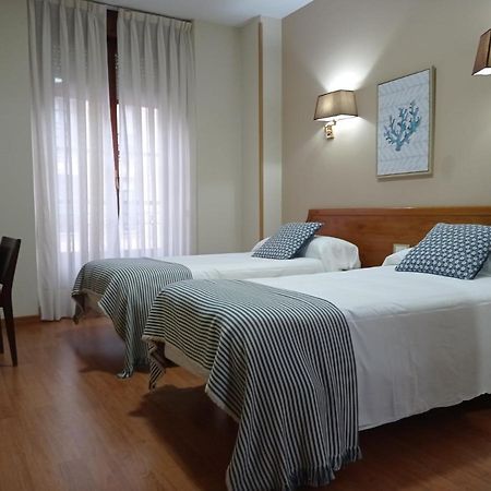 Hotel Los Robles Onís Extérieur photo