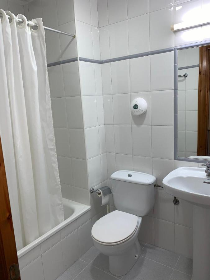 Hotel Los Robles Onís Extérieur photo
