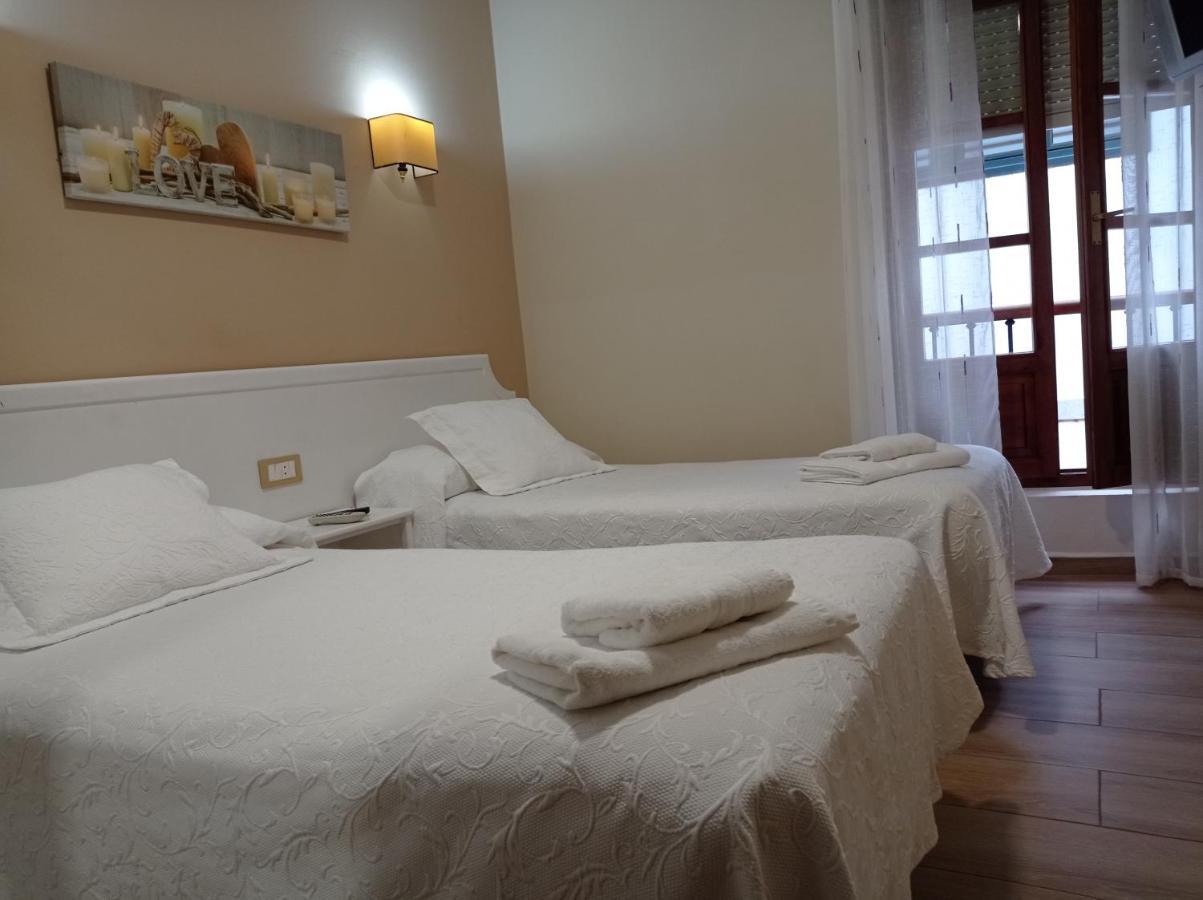 Hotel Los Robles Onís Extérieur photo