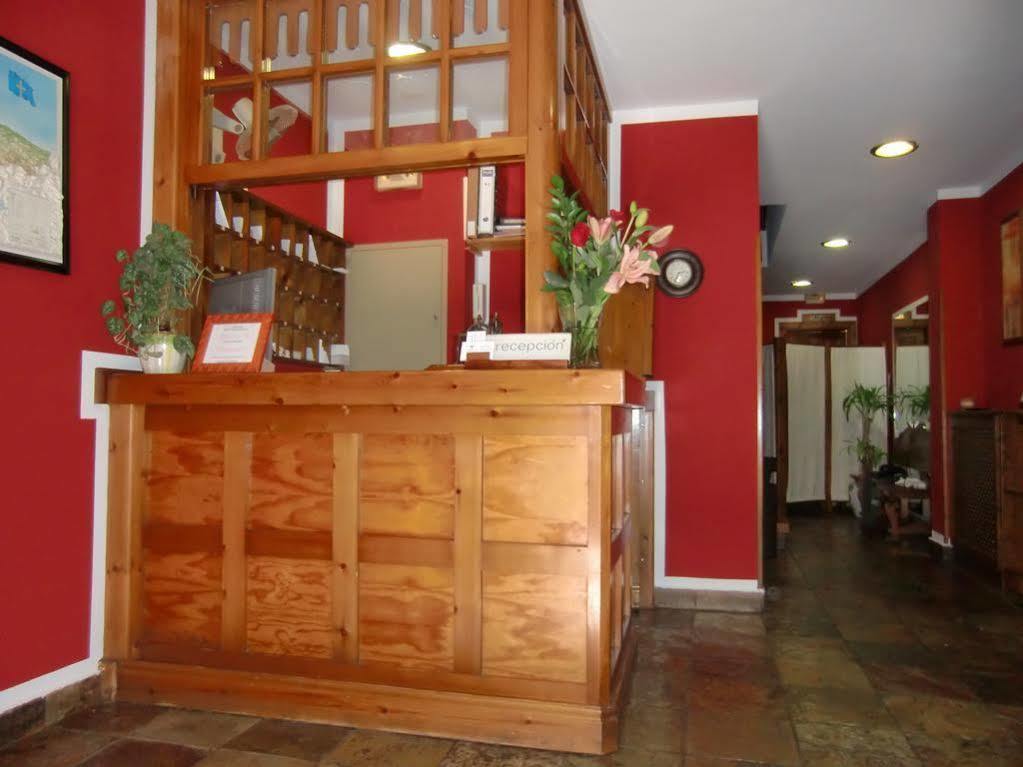 Hotel Los Robles Onís Extérieur photo